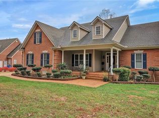 10624 Michmar Dr, Chester, VA 23831