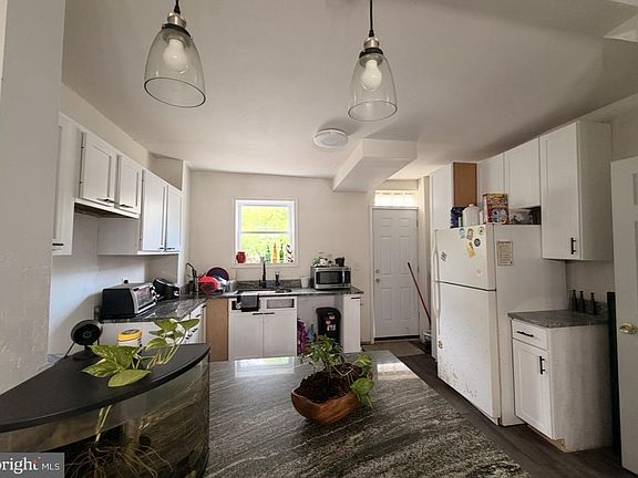 3rd image of 3116 Ellerslie Ave