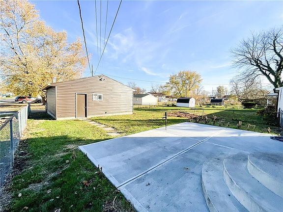 5th image of 2623 NE Caroline Ave