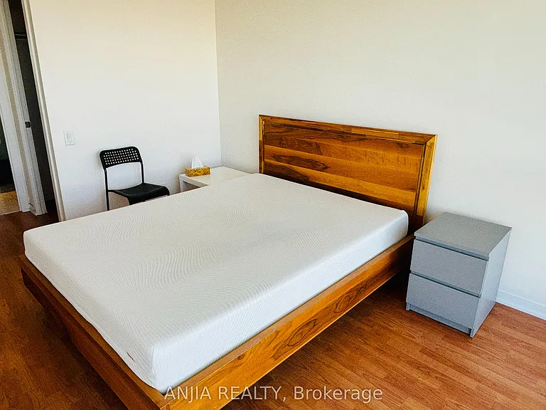 30 Canterbury Pl #1601 — Photo 7