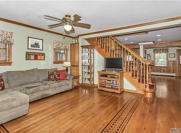4th image of 42 Delano Ct