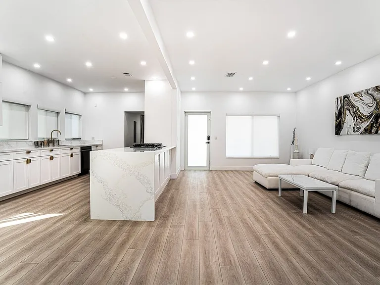 8866 Carlyle Ave — Photo 12