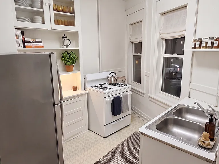 427 State St #2 — Photo 3