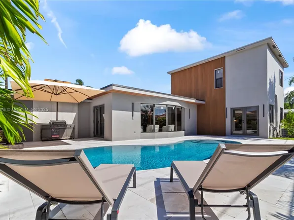 2108 NE 63rd St, Fort Lauderdale, FL 33308