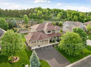 8736 Stonefield Ln, Chanhassen, MN 55317