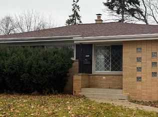 8520 W Arden Pl, Milwaukee, WI 53225