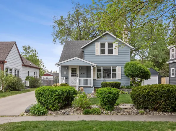 908 11th St S, Moorhead, MN 56560