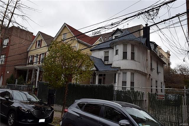 1st image of 2700 Creston Ave