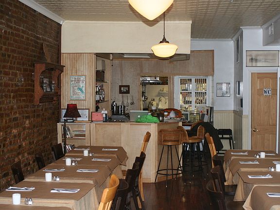 5th image of 277 Van Brunt St