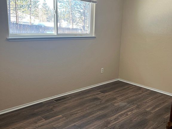 4th image of 1028 Washoan Blvd