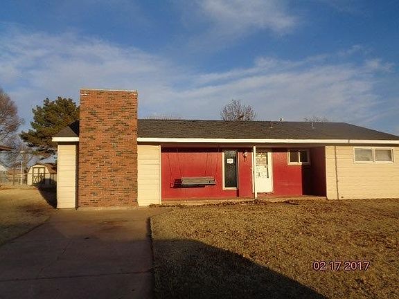 2nd image of 916 Elm St