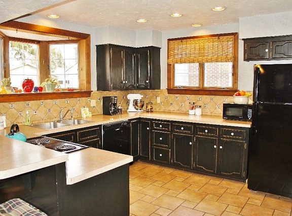 2nd image of 110 W 20th St