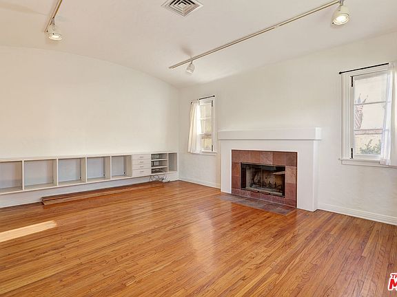 3rd image of 2412 Washington Ave