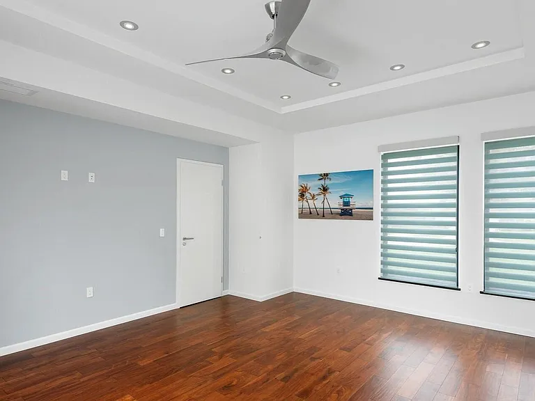 3001 John Anderson Dr — Photo 11