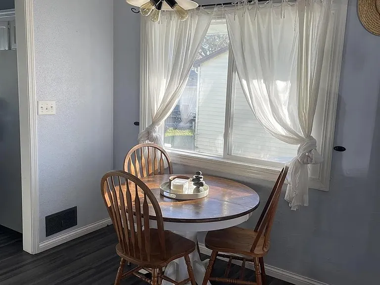 1531 Main St S — Photo 15