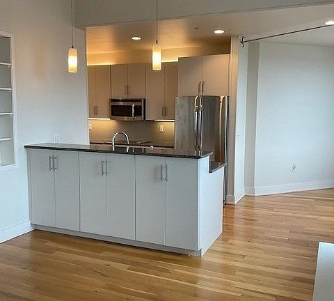 5th image of 60 Willow St Unit 204