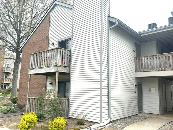 4901 Ravens Crest Dr, Plainsboro, NJ 08536