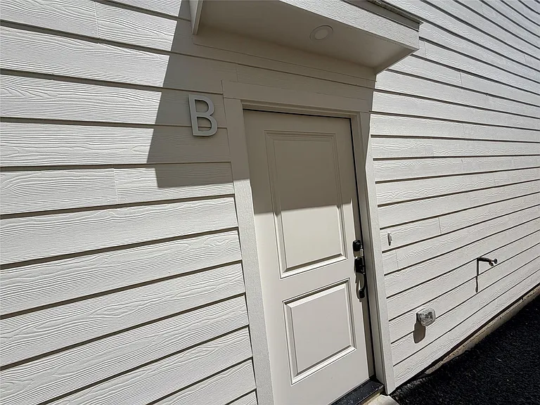 1031 N Lane Cir #B — Photo 7