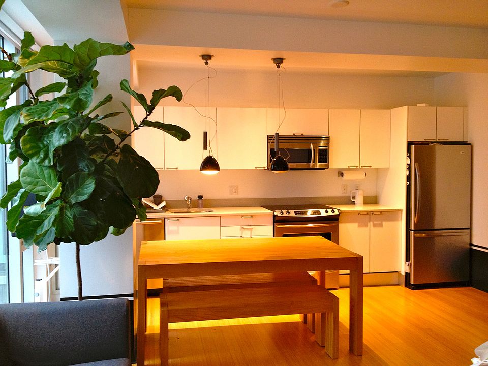 Full kitchen, dining and living