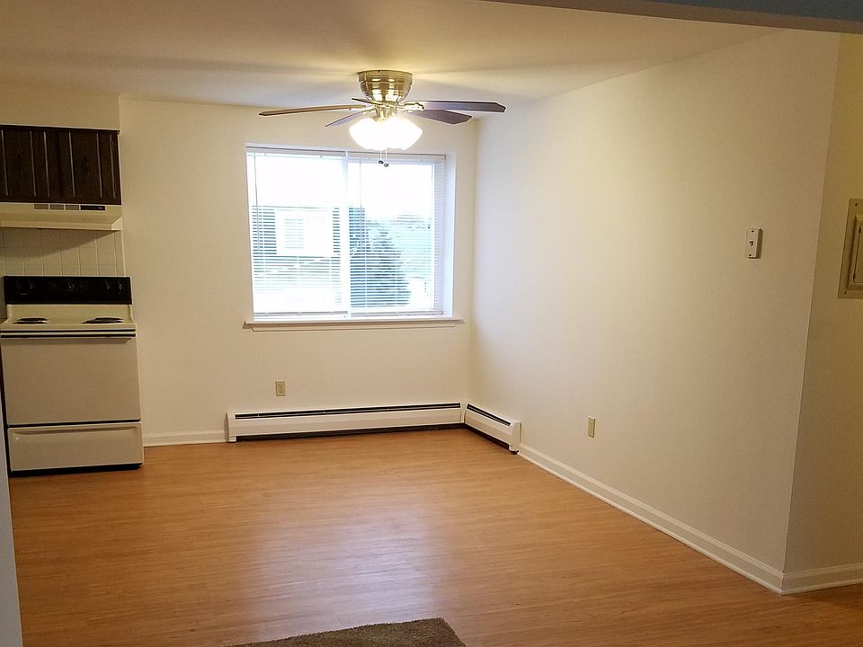 1st image of 21 Losson Garden Dr APT 2