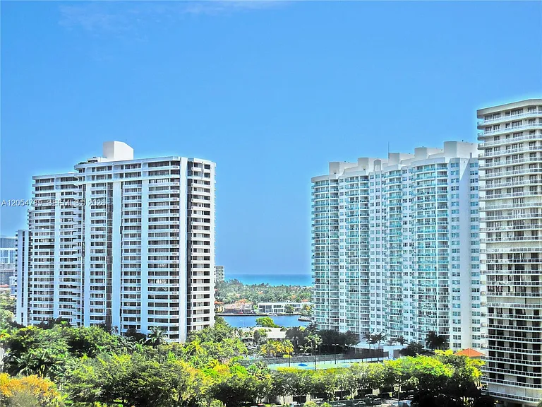 1000 Island Blvd #2308 — Photo 4