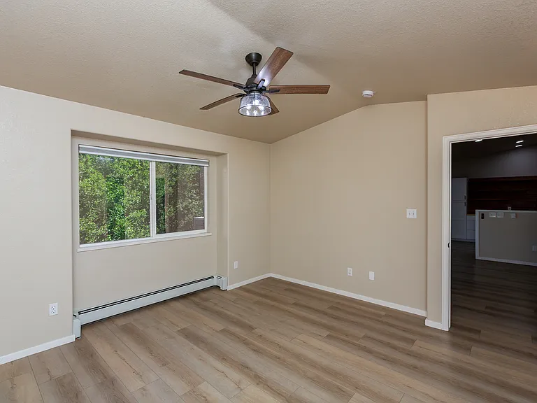 528 Park Ridge Ct — Photo 32