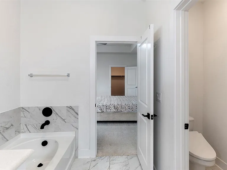 300 Hollister Dr — Photo 18