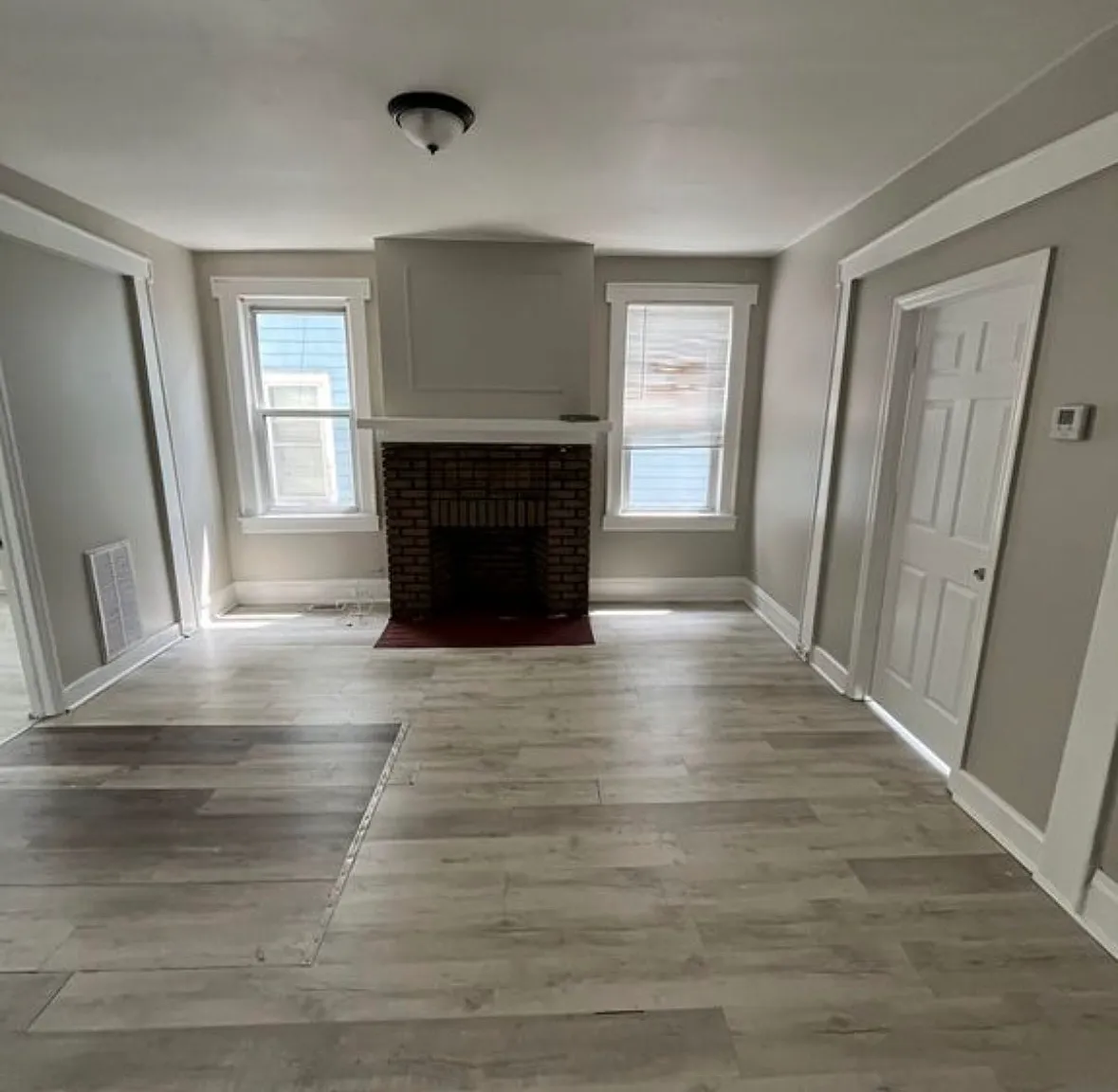 4 bed, $2,400 — Photo 1