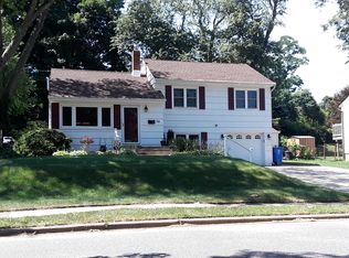 24 Tinker Dr, Mount Holly, NJ 08060