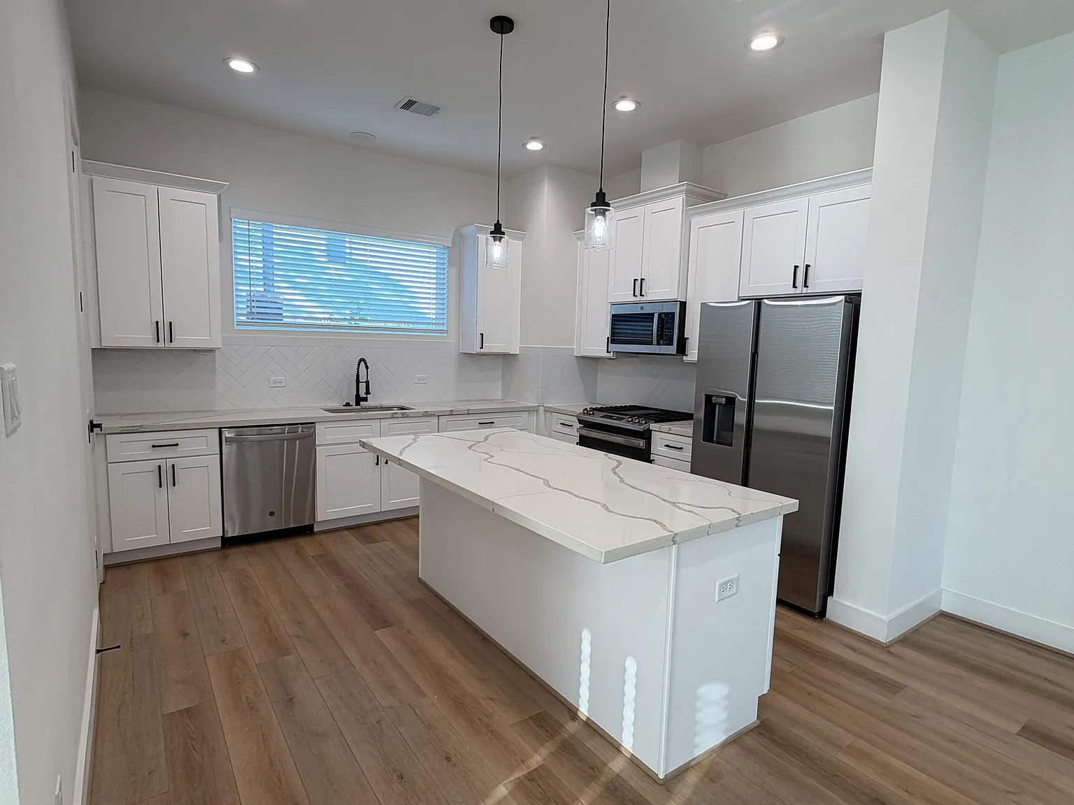 3038 Live Oak St — Photo 1