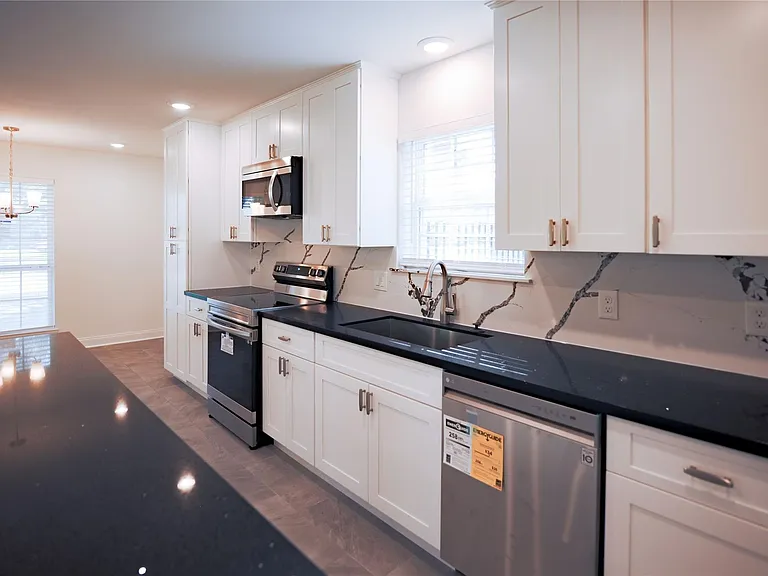 8006 Richmond Ave — Photo 13