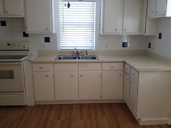 4th image of 409 Mountain Ave SW