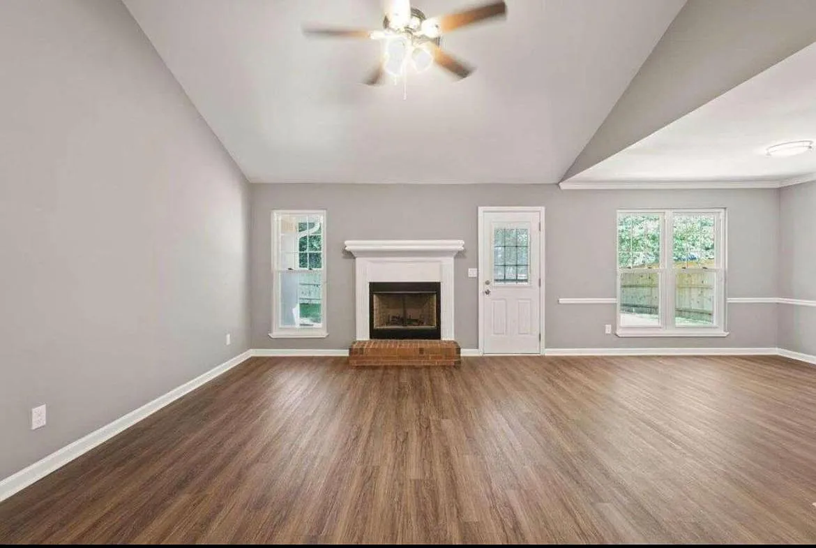 1793 Killarney Dr SW — Photo 3