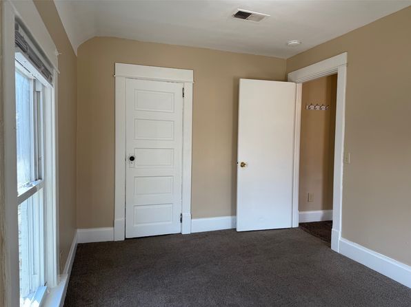 des-moines-iowa-251547870 picture