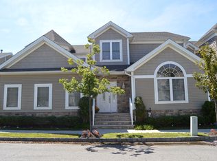 43 Tiller Ct, Staten Island, NY
