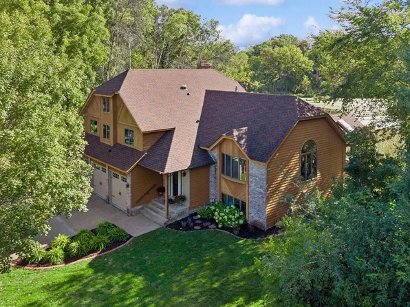 854 Palm Ct, Saint Paul, MN 55109
