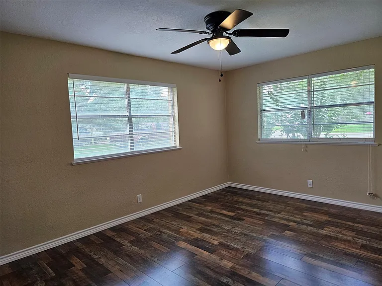 120 Ronald Ave — Photo 16