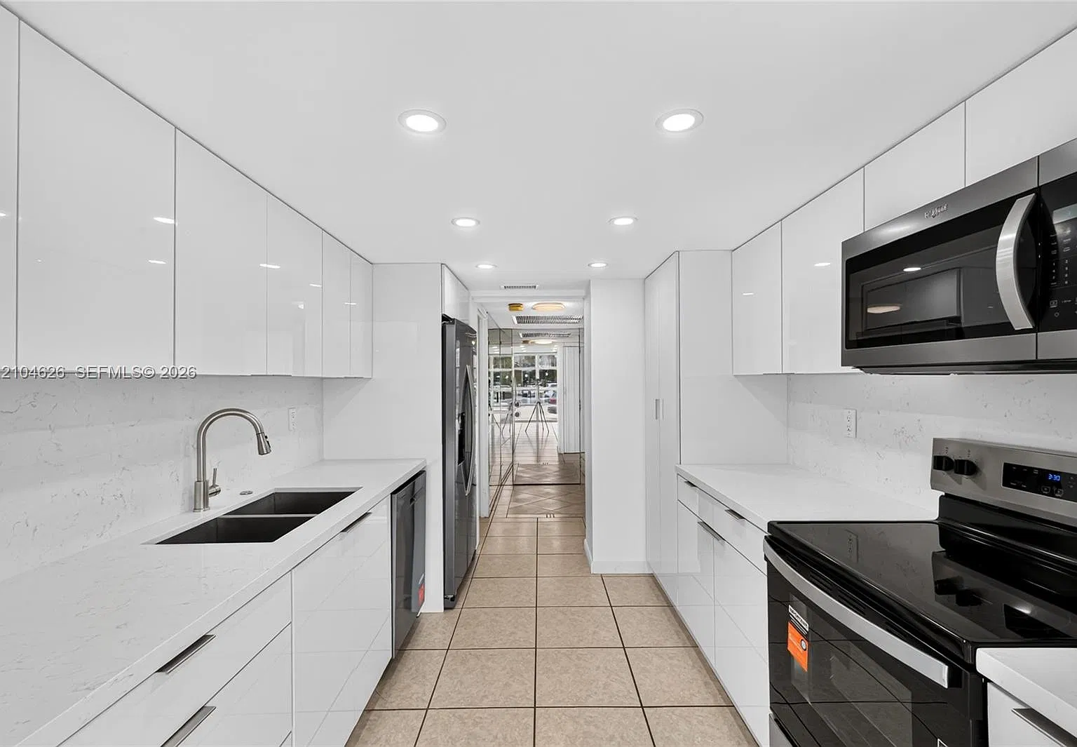Desoto Park Condo — Photo 1