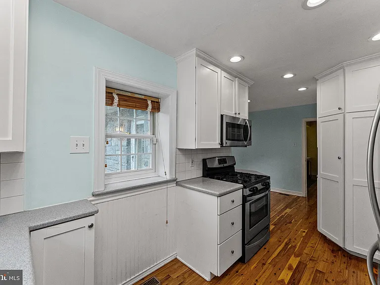 471 Athens Ave — Photo 20