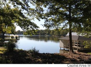 30319 Sunset Dr, Girard, IL 62640
