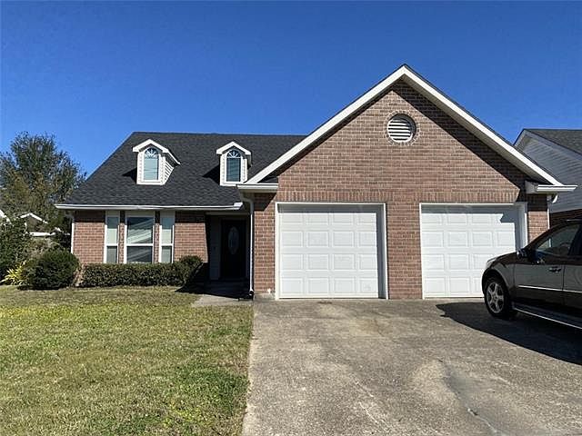 1st image of 32 Pampas Dr