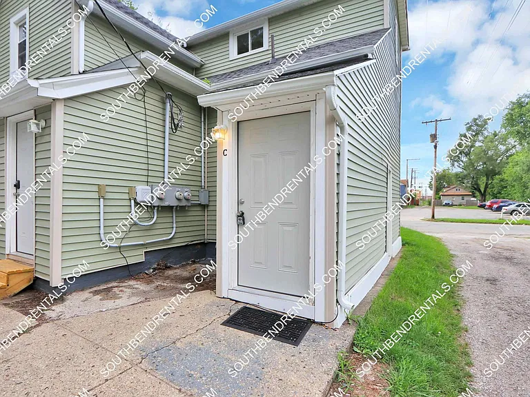 112 E Indiana Ave #C — Photo 2