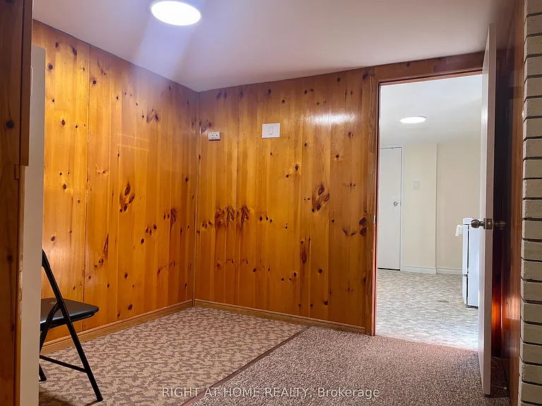 2 Thorncroft Cres — Photo 13