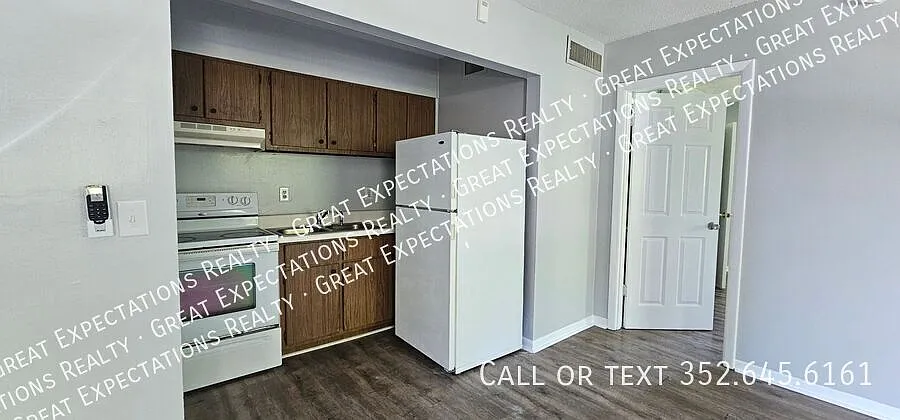 1 Bedroom Apt Near Paddock Mall — Photo 4