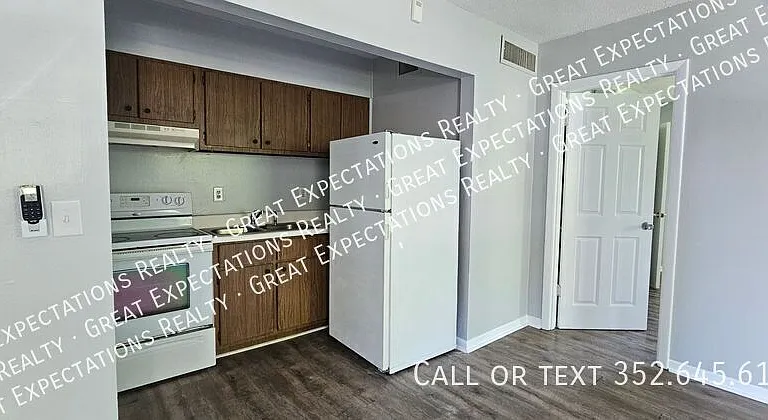 2629 SW 33rd Ave — Photo 3