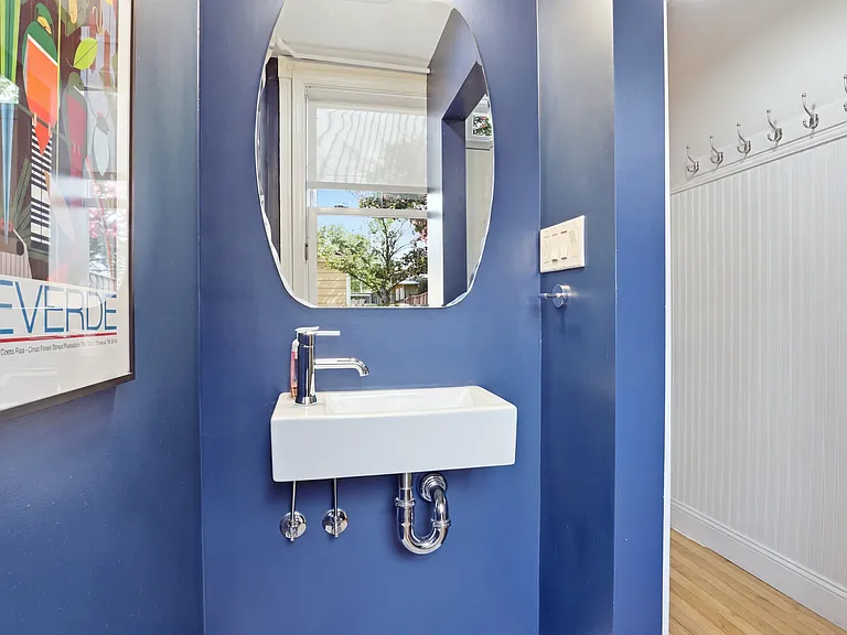 1526 D St SE #1 — Photo 13