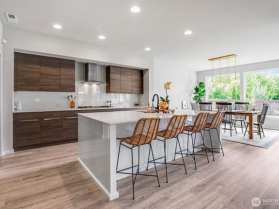 4th image of 33025 Evergreen Avenue SE