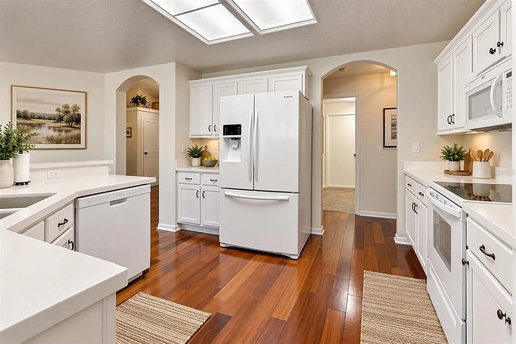 4 bed, 3.0 bath, 2476 sqft, $4,195 — Photo 4