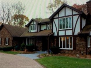 7465 Chadwood Ct, Kewaskum, WI 53040