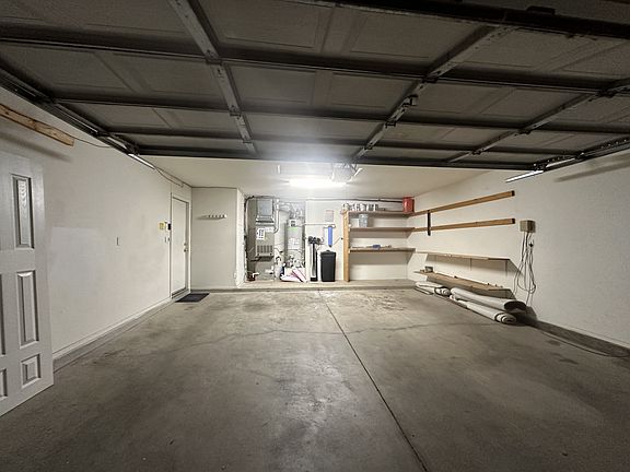 3rd image of 7819 Storrie Pl NE